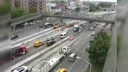 Traffic Cam New York › South: I-678 at 87th Avenue