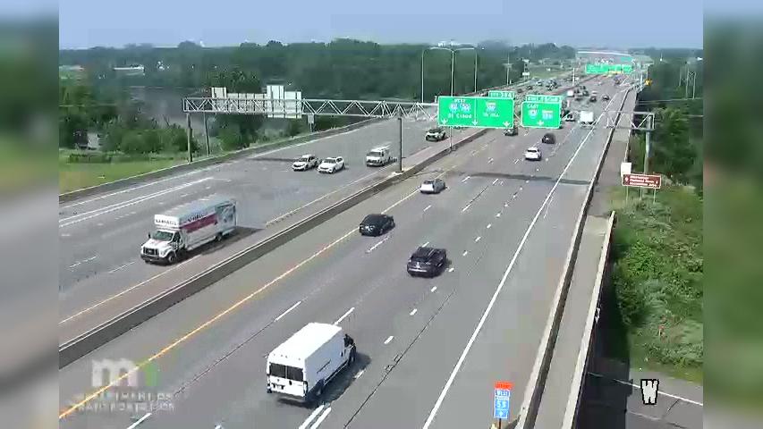 Traffic Cam Fridley: I-694 WB @ East River Rd NB (pole 694.36.19)
