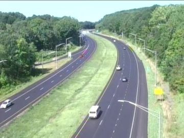 Traffic Cam Meriden › West: I-691 WB - w/o Exit 6 @ Chamberlain Hwy