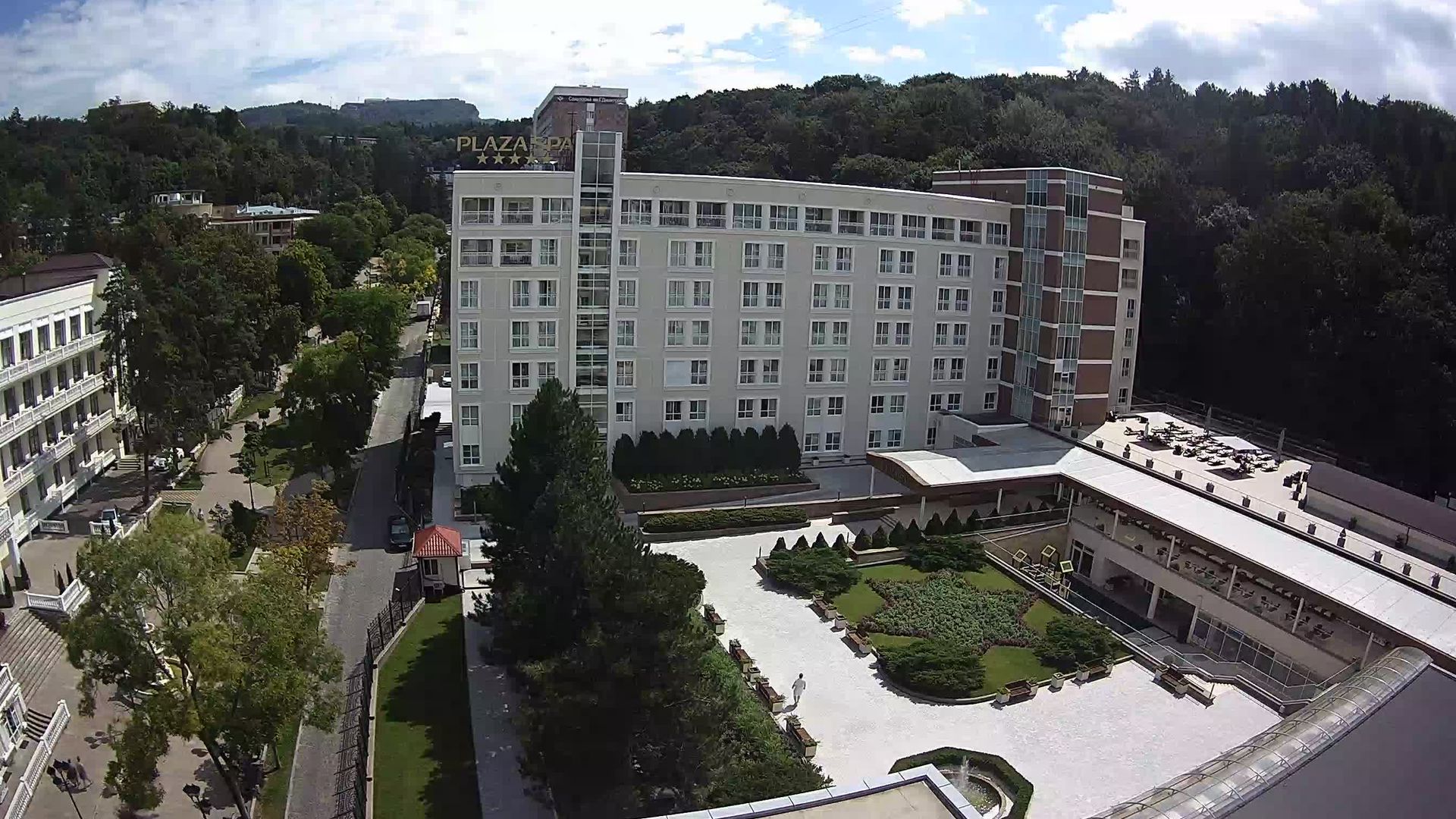 Traffic Cam Kislovodsk › East: Sanatoriy Plaza Kislovodsk