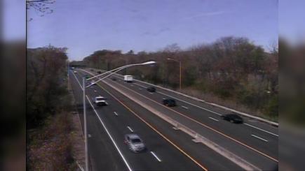 Traffic Cam Branford: CAM - I-95 NB Exit 56 - S/O Leetes Island Rd