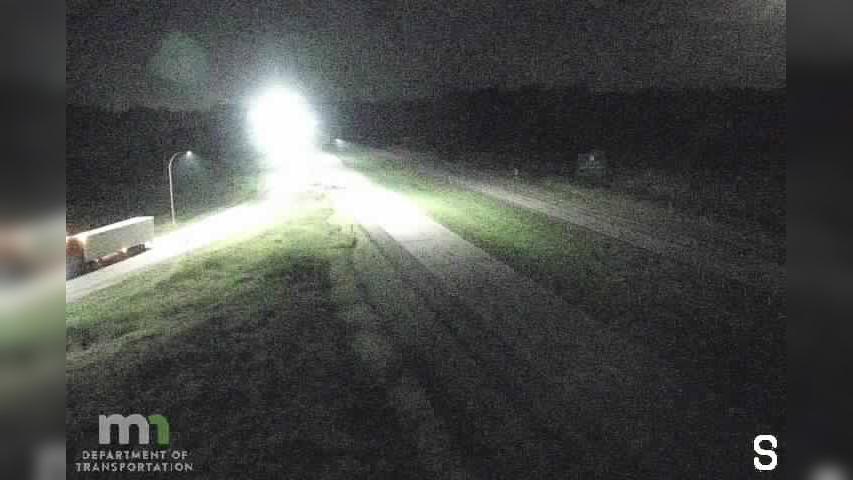 Traffic Cam Millersburg: I-35 NB (MP 68.1)