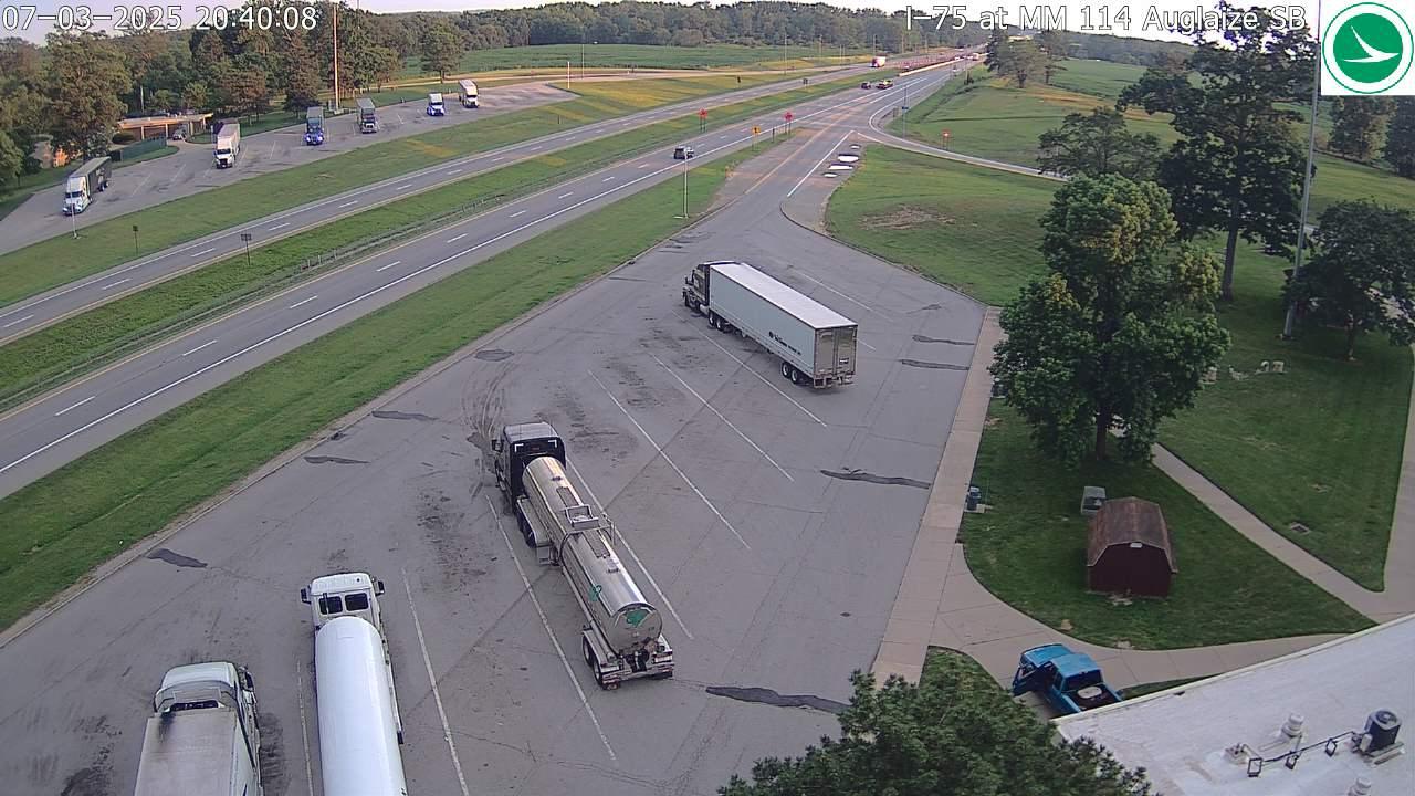 Traffic Cam Wapakoneta: I-75 SB Auglaize county rest area