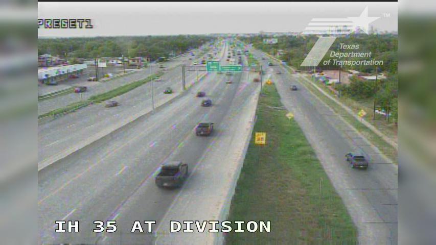 Traffic Cam San Antonio › North: IH 35 at Division