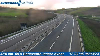 immagine della webcam nei dintorni di Benevento: webcam Castello del Lago