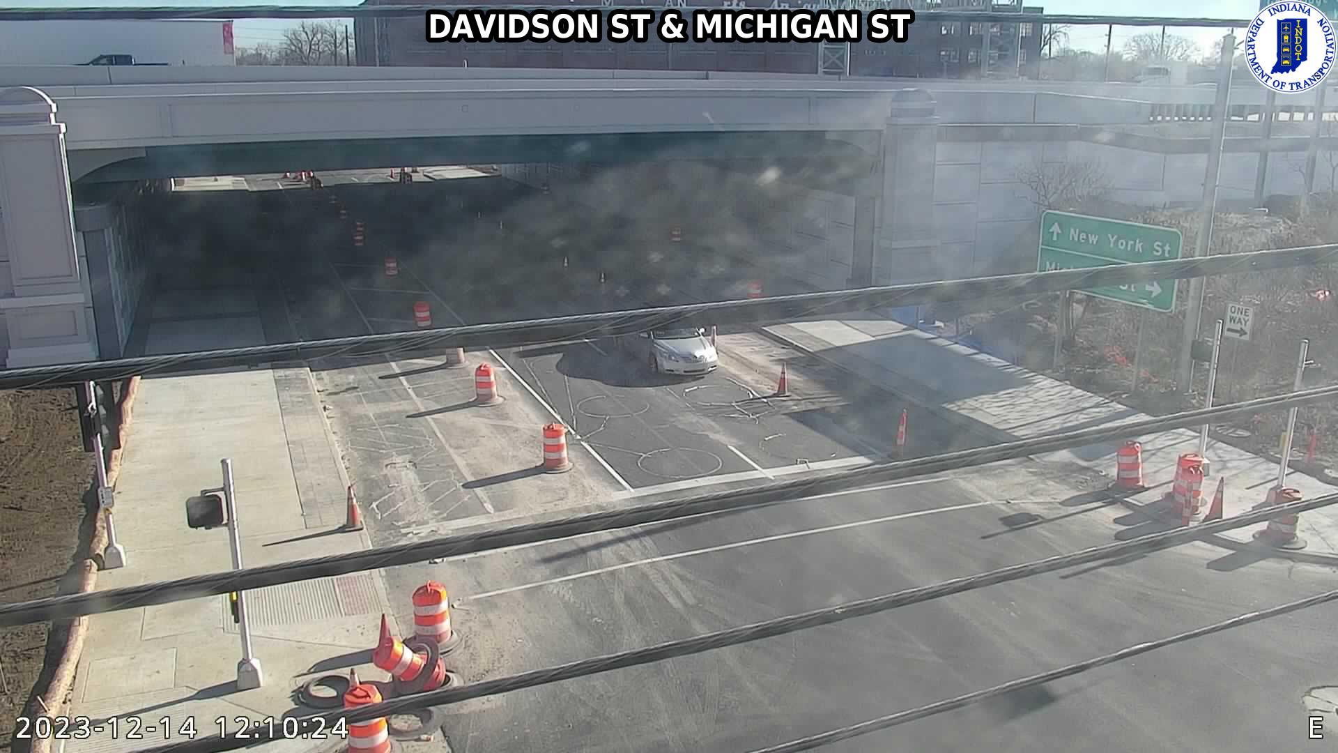 Traffic Cam Lockerbie Square: SIGNAL: DAVIDSON ST & MICHIGAN ST