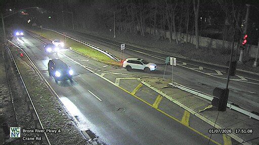 Traffic Cam Yonkers › South: Bronx River Parkway at Crane Road