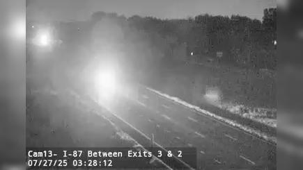 Traffic Cam Village of Menands › South: I-87 SB Between Exits 3 &