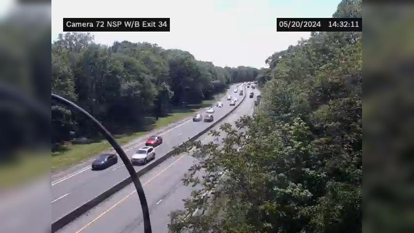 Traffic Cam East Williston › West: NSP at Brush Hollow Rd