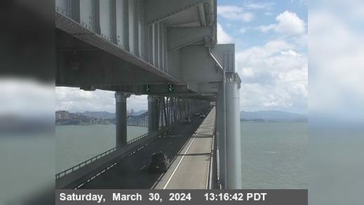 Traffic Cam San Quentin › East: TVR22 -- I-580 : Lower Deck Pier