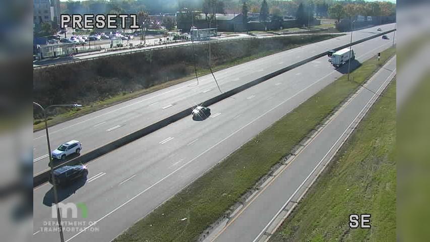 Traffic Cam Bloomington: I-35W: I-35W SB @ 98th St