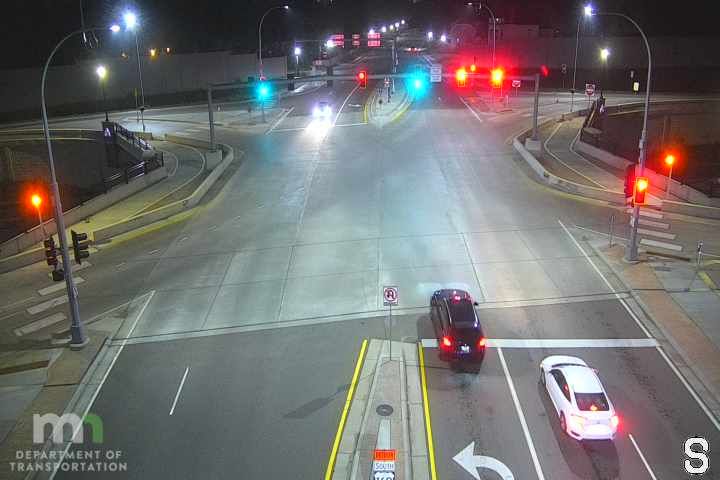 Traffic Cam Anoka: MN 47: T.H.10 WB @ T.H.47 (North ramp signal)