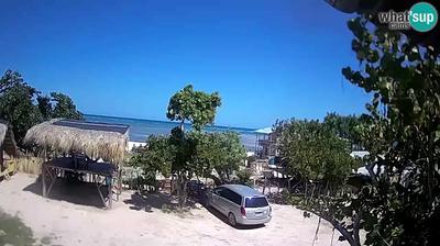 Vista de cámara web de luz diurna desde Monte Cristi: Webcam Buen Hombre beach Kite School