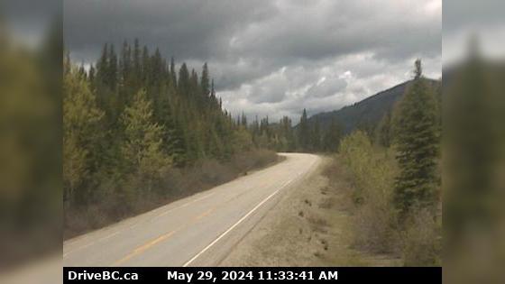Traffic Cam Trail › North: Hwy 3B, about 15 km north of Rossland and 4 km south of summit, looking north