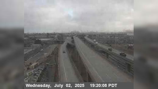 Traffic Cam Oakland › North: TV727 -- I-880 : N880 at Grand Av