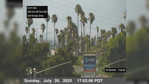 Traffic Cam San Bernardino › North: I-215 : (104) South Of Orange Show