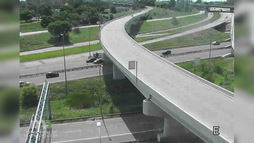 Traffic Cam Midtown Phillips: I-35W SB @ 7th St