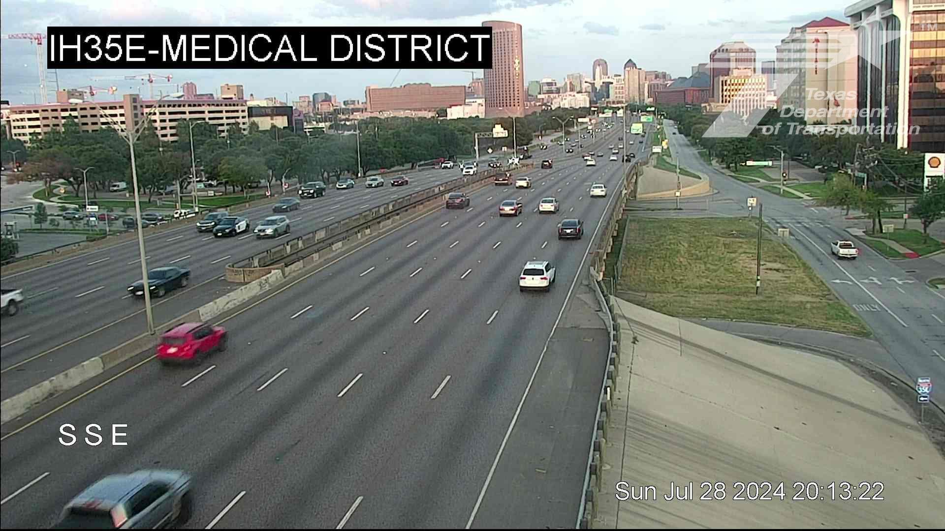 Traffic Cam Dallas › North: IH35E @ Medical District