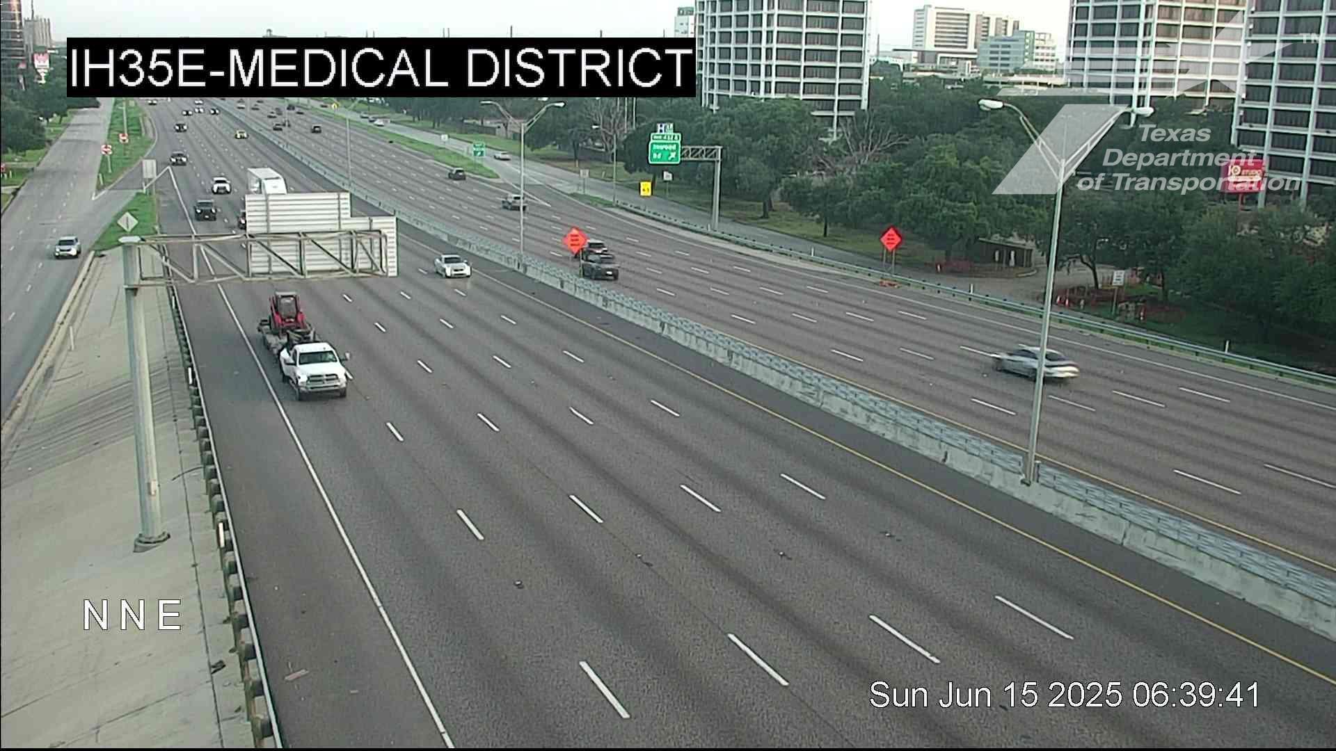 Traffic Cam Dallas › North: IH35E @ Medical District