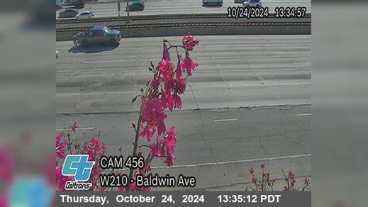 Traffic Cam Arcadia › West: I-210 : (456) Baldwin Ave