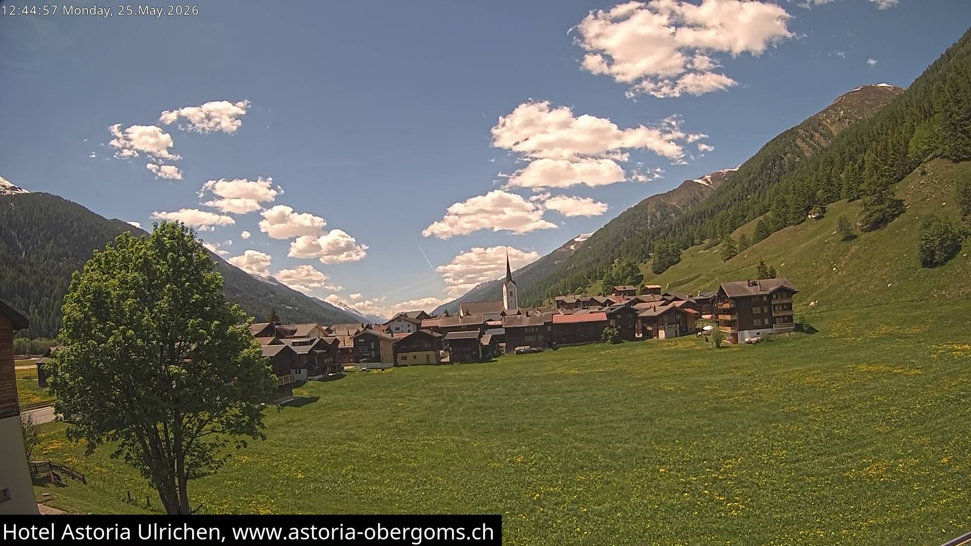 Ulrichen: Hotel Astoria mit Panoramablick über - Obergoms - Goms