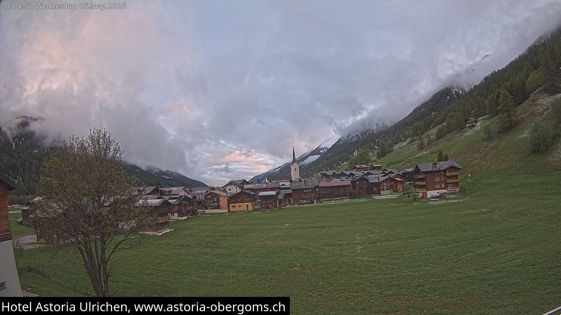 Ulrichen: Hotel Astoria mit Panoramablick über - Obergoms - Goms
