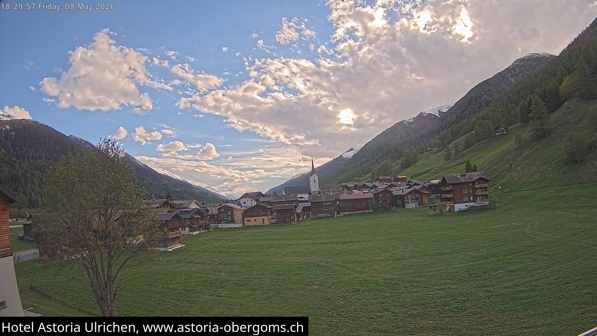 Ulrichen: Hotel Astoria mit Panoramablick über - Obergoms - Goms