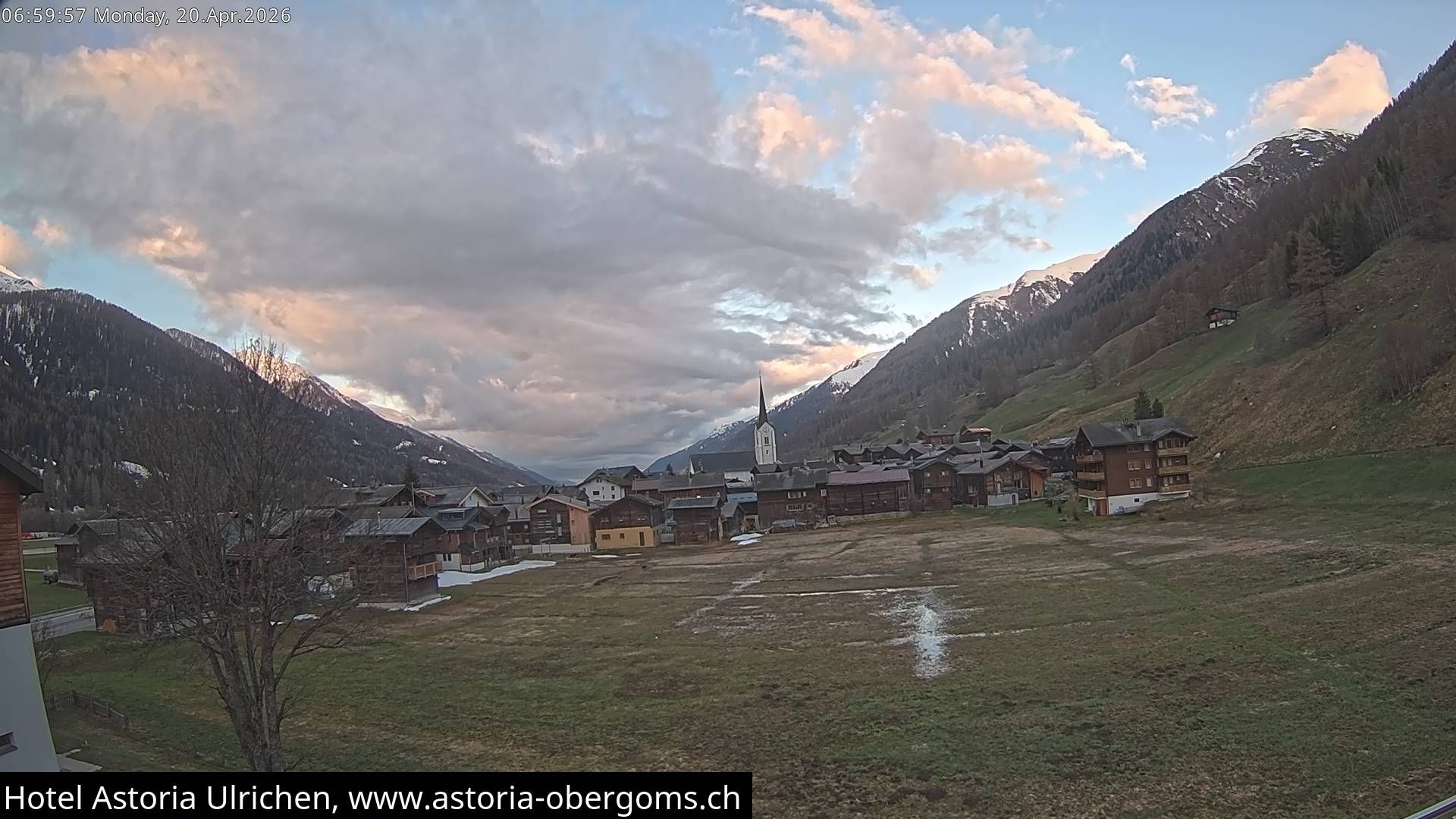 Ulrichen: Hotel Astoria mit Panoramablick über - Obergoms - Goms