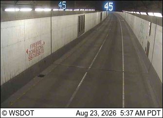 Traffic Cam Seattle › South: SR 99 at MP 31.8: SB Tunnel, North end