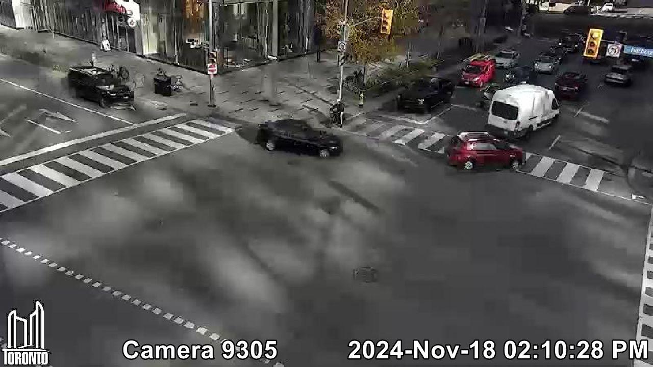 Traffic Cam Harbourfront: Lake Shore Blvd W near York St