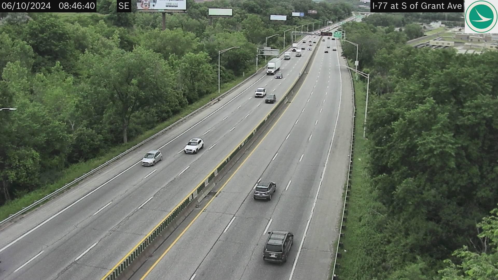Traffic Cam Cuyahoga Heights: I-77 at S of Grant Ave