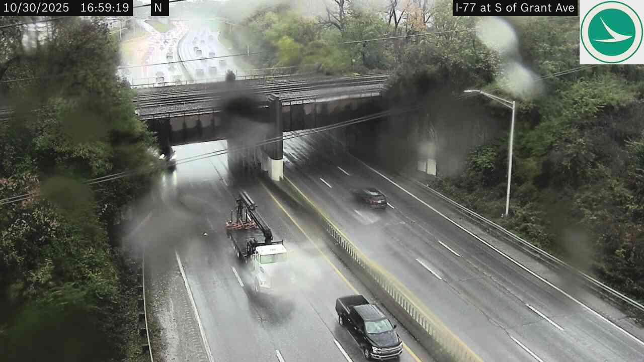 Traffic Cam Cuyahoga Heights: I-77 at S of Grant Ave