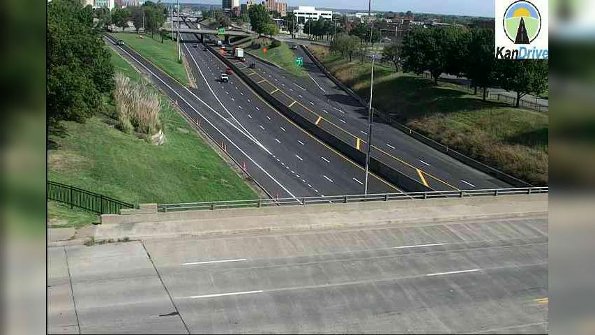 Traffic Cam Topeka: I-70 at 10th Street MP 363