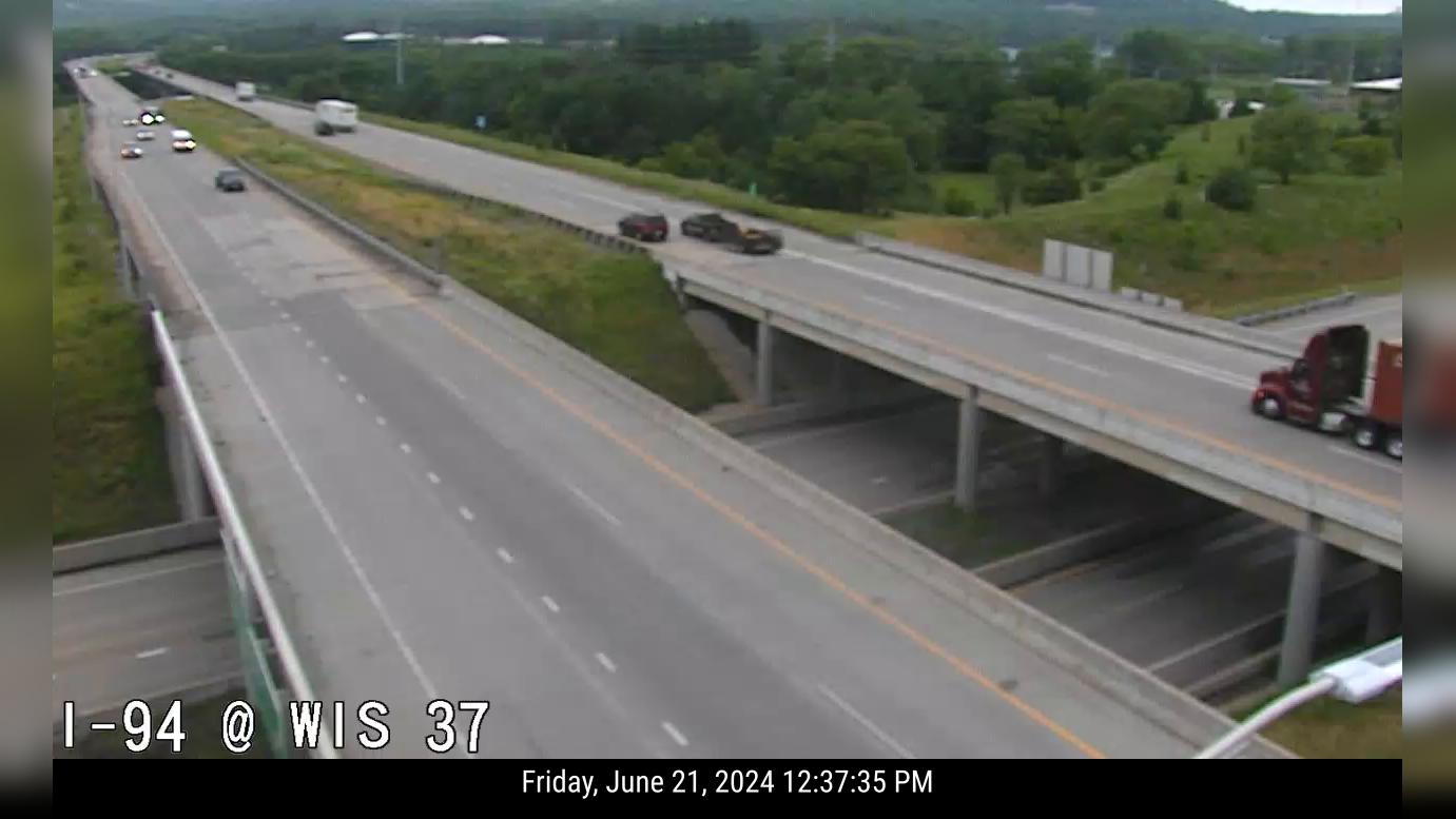 Traffic Cam Foster: I-94 at WIS