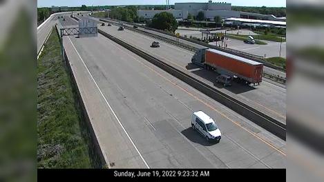 Traffic Cam Fox Crossing: I-41 @ County II
