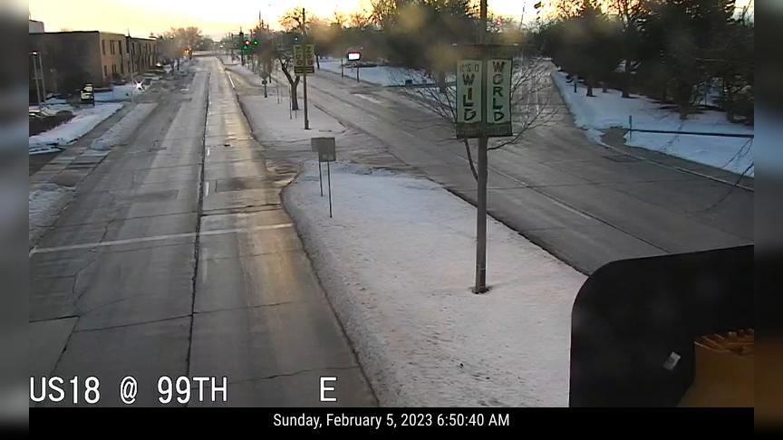 Traffic Cam Wauwatosa: Bluemound Rd at 99th St/County Zoo
