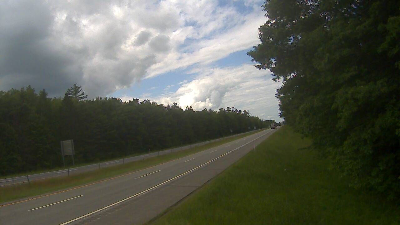Traffic Cam Old Town › North: I-95 Mile 193 NB (Orono)