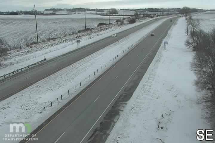 Traffic Cam Faribault: I-35: I-35 SB (MP 54.0)