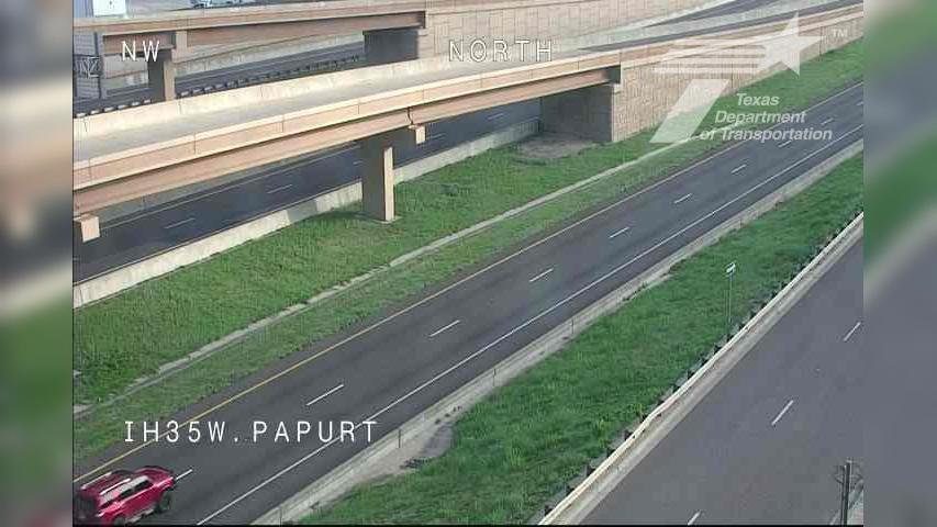 Traffic Cam Fort Worth › North: I-35W @ Papurt