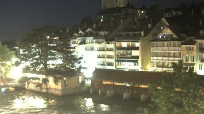 Cityscape View: Thuns Castle & Lake