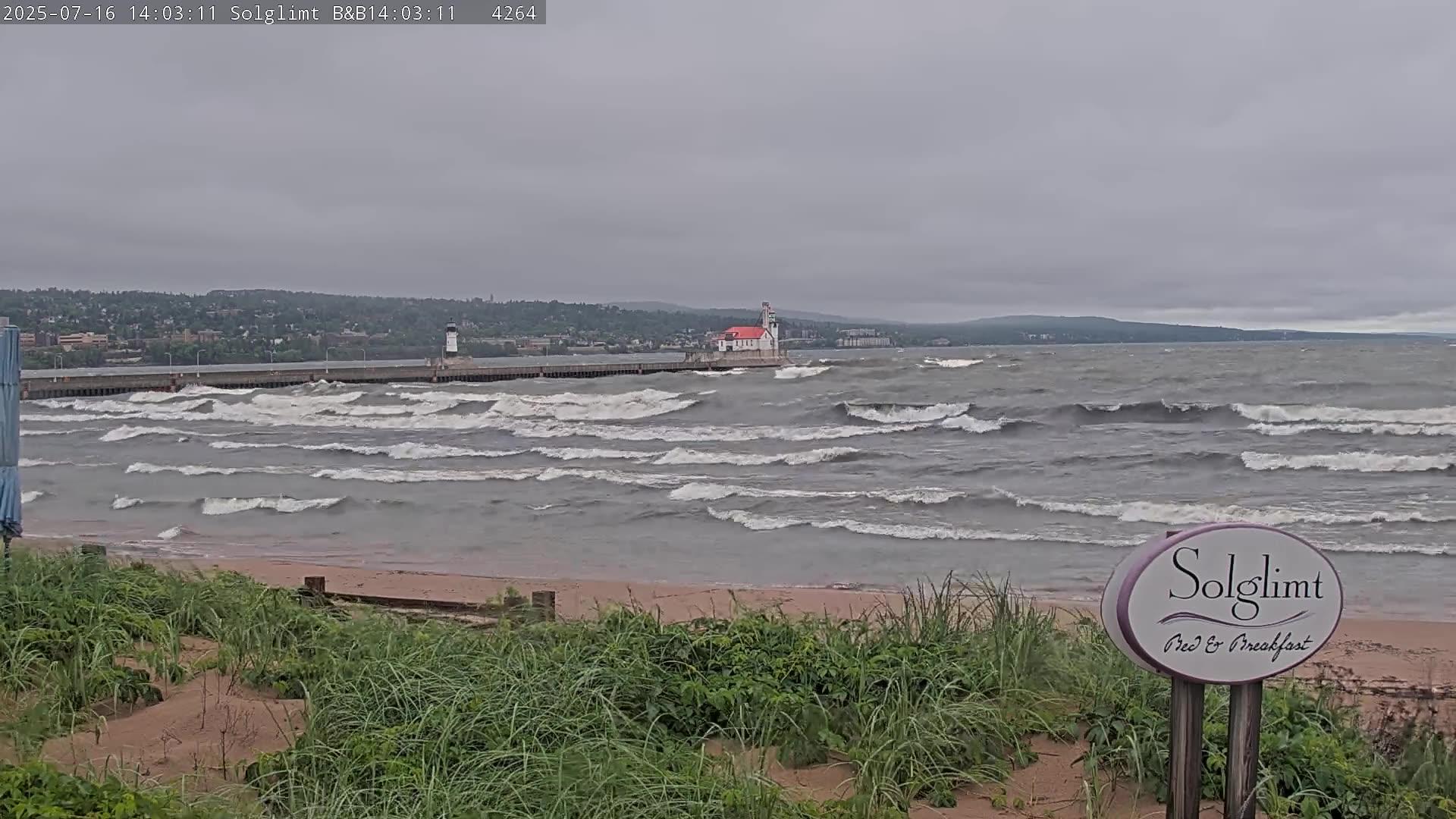 Traffic Cam Duluth: Lake Superior from Solglimt