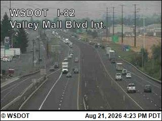 Traffic Cam Union Gap: I-82 at MP 36.5: Valley Mall Blvd Interchange