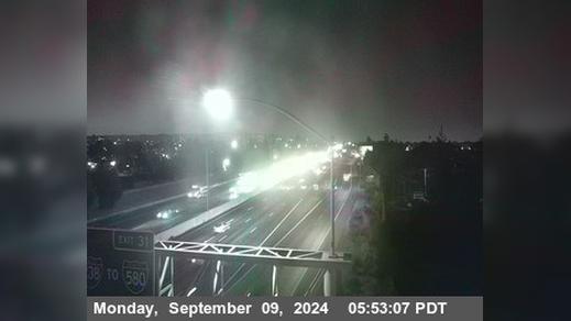 Traffic Cam San Leandro › South: TVB17 -- I-880 : Just North of SR-238