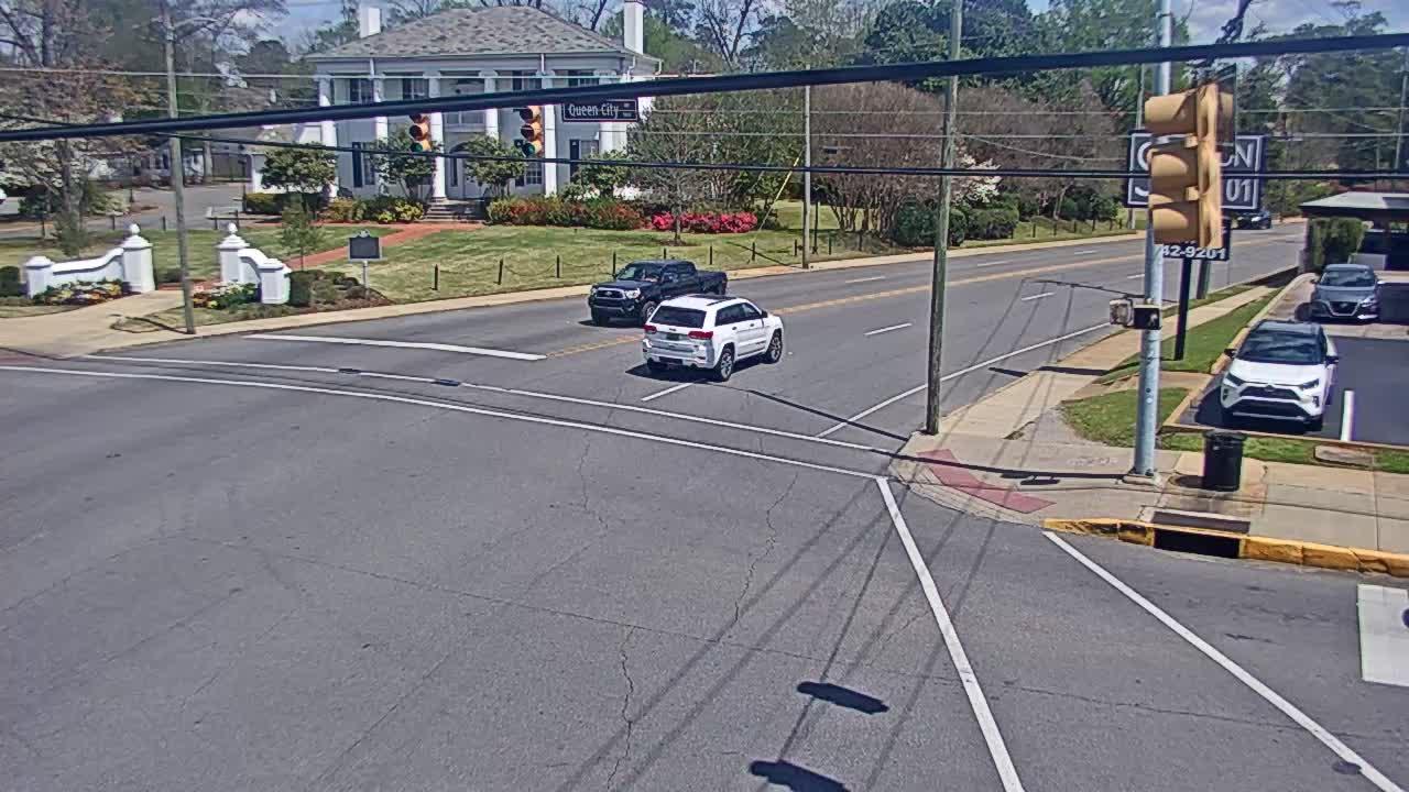 Traffic Cam Audubon Place › West: TUS-CAM-University-QueenCity