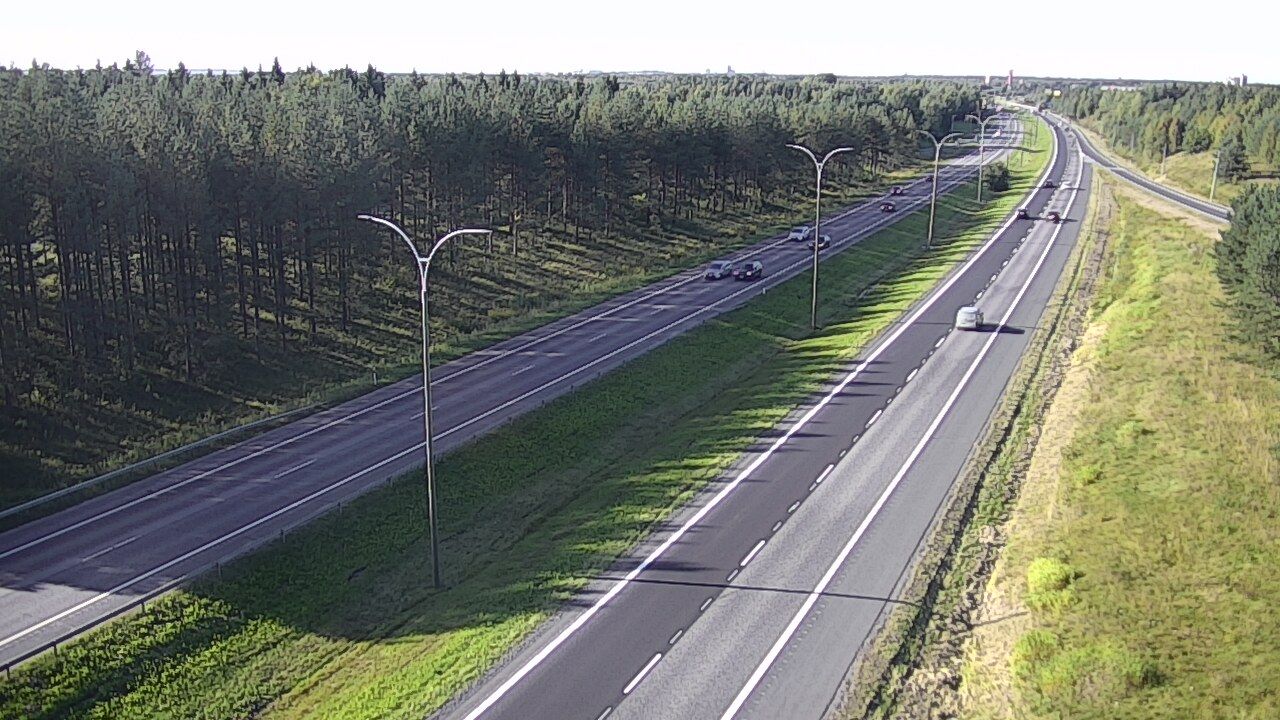 Traffic Cam Oulunlahti: Tie 4 Oulu Ouluntulli - Ouluun