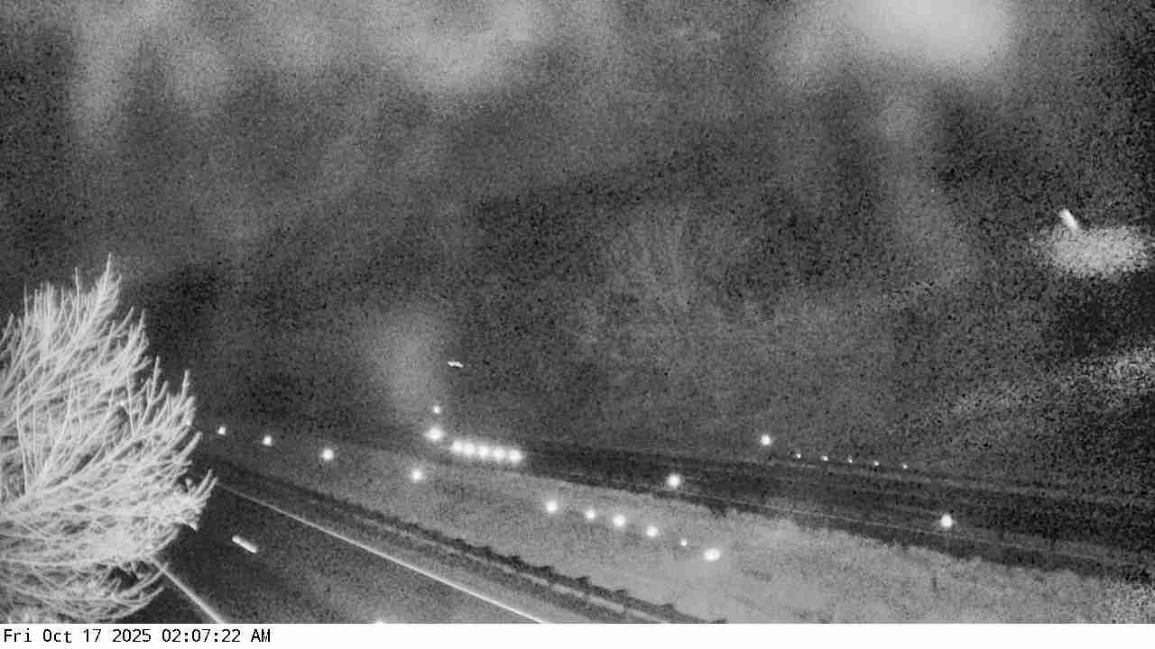 Traffic Cam Summit Mobile Home Park: US 169: U.S.169 (St. Peter - MP 69): U.S.169 (St. Peter - MP 69) View