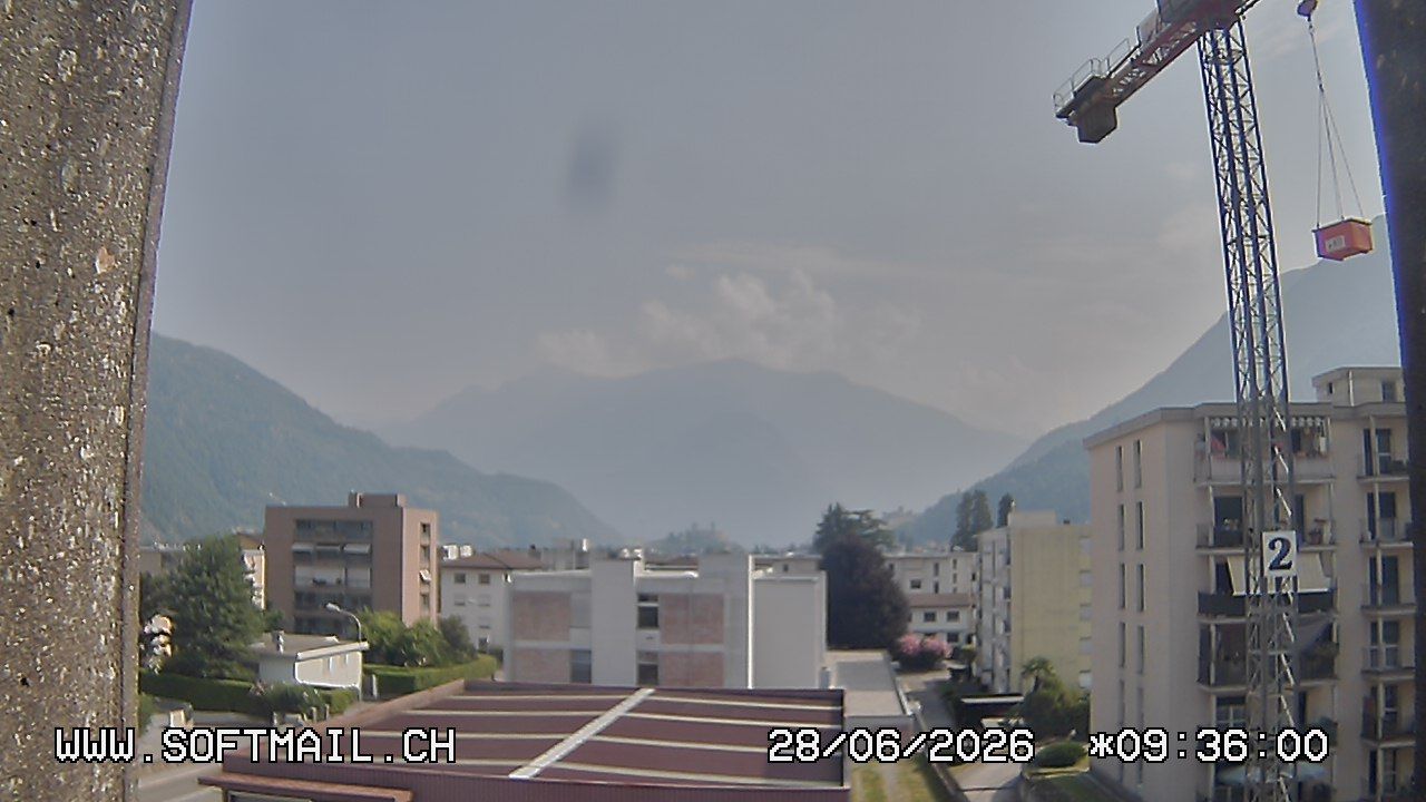 Bellinzona: Tessin, Schweiz: Giubiasco Richtung 3 Castelli di