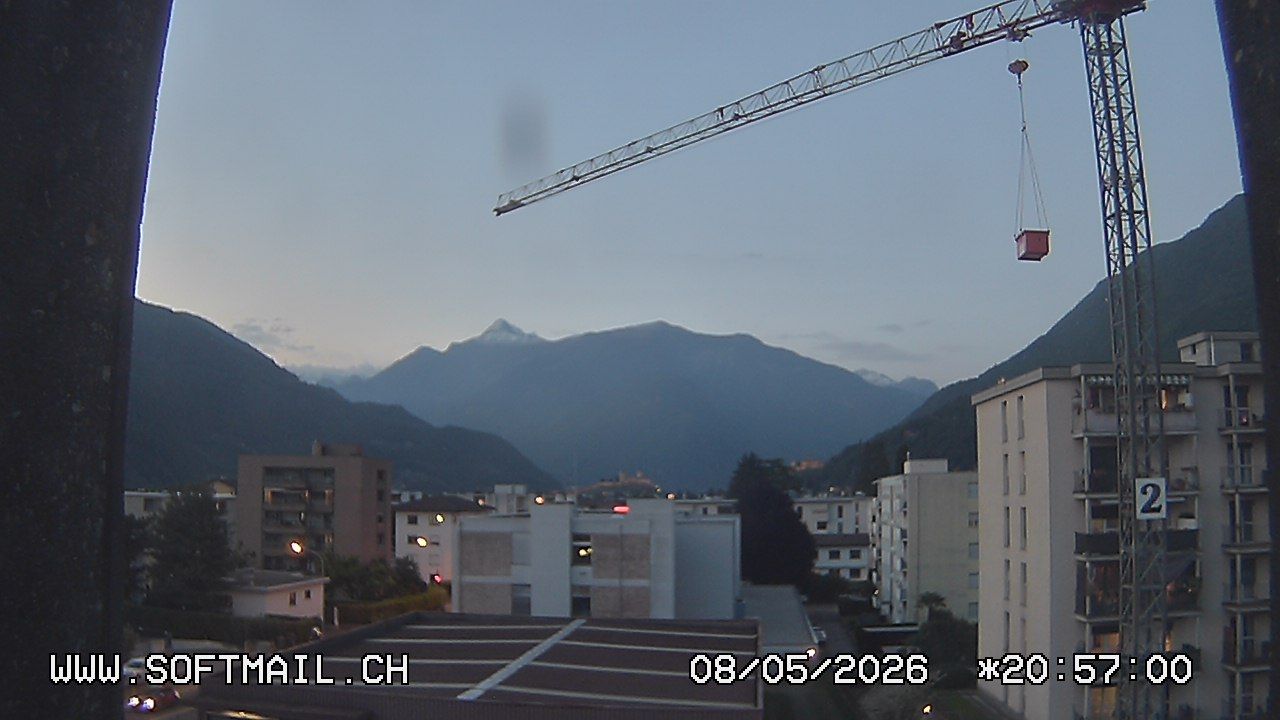 Bellinzona: Tessin, Schweiz: Giubiasco Richtung 3 Castelli di
