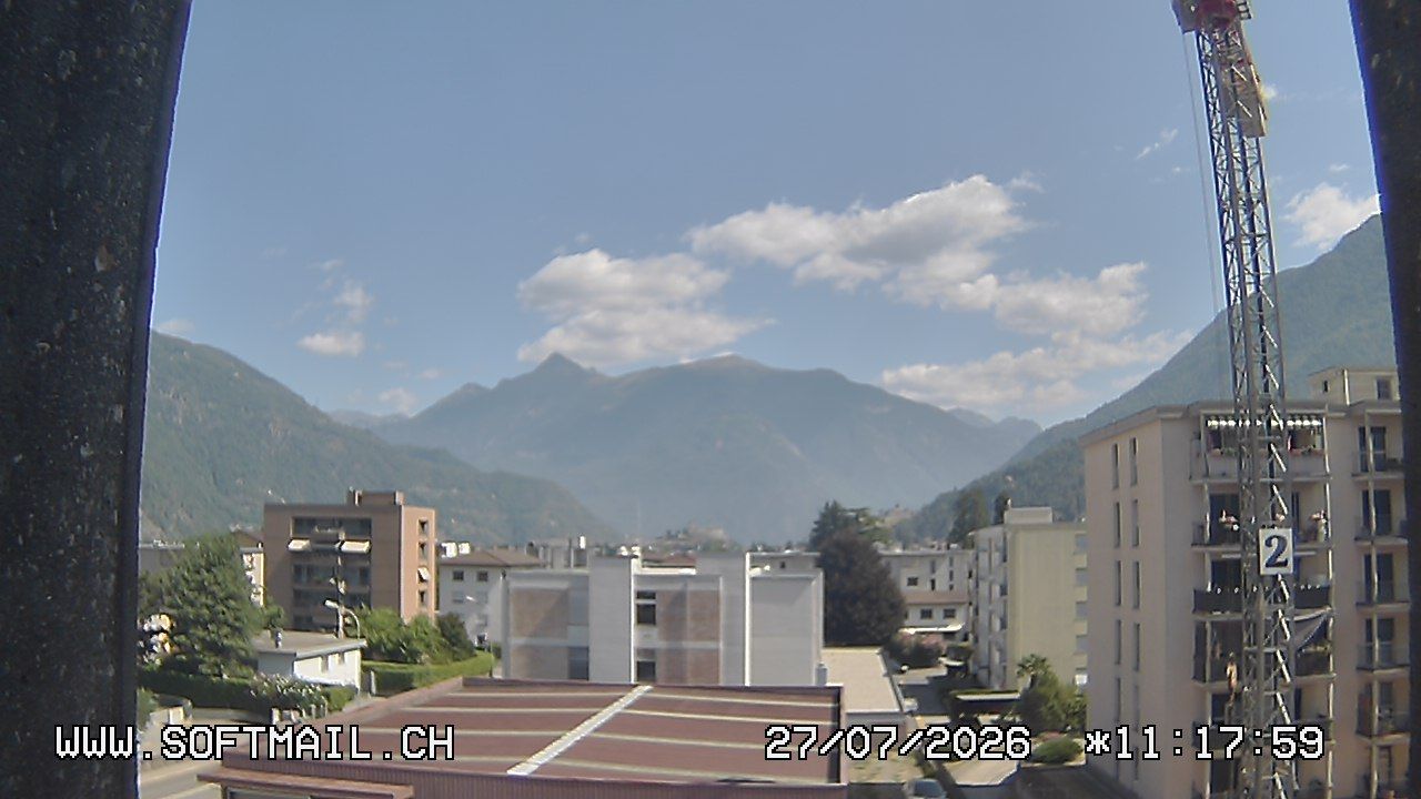 Bellinzona: Tessin, Schweiz: Giubiasco Richtung 3 Castelli di