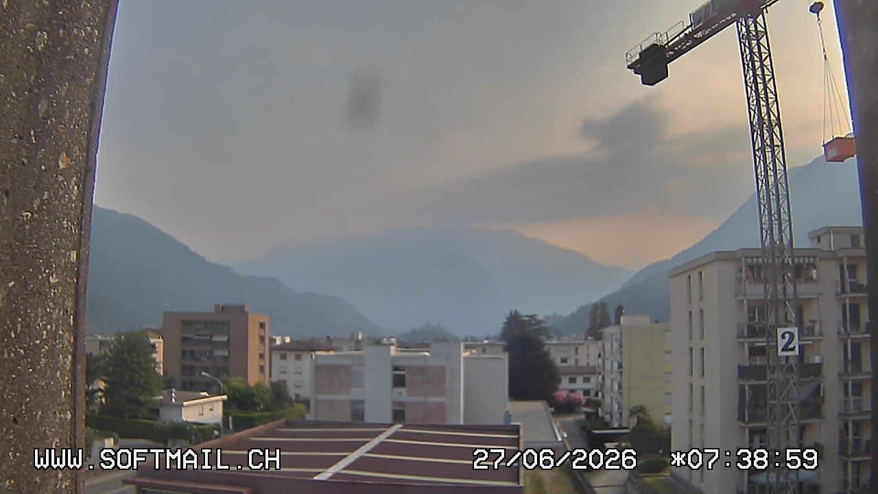 Bellinzona: Tessin, Schweiz: Giubiasco Richtung 3 Castelli di